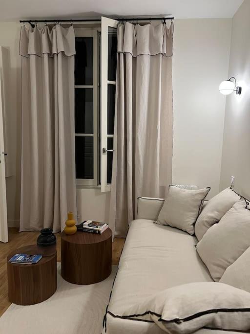 Marais - Unique Duplex Decorated With Taste Apartment Paris Bagian luar foto