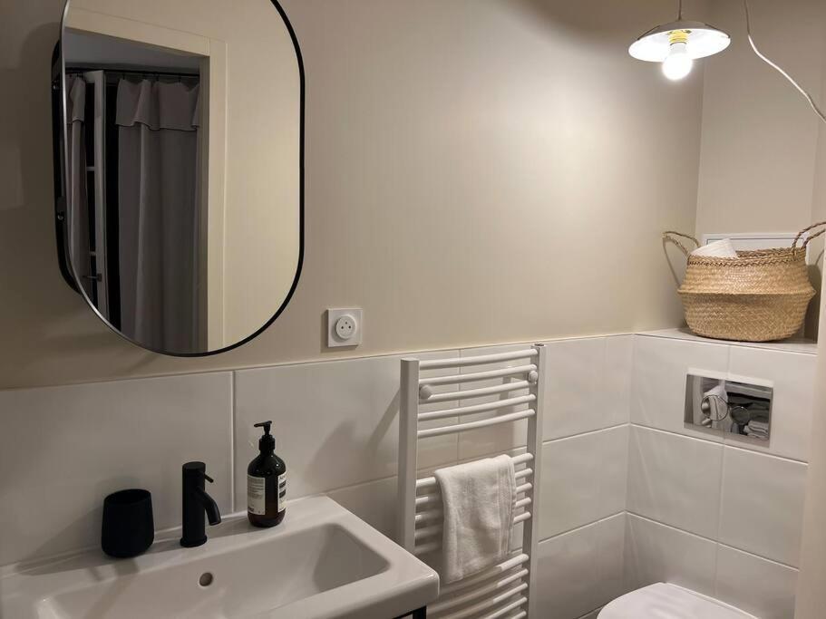 Marais - Unique Duplex Decorated With Taste Apartment Paris Bagian luar foto